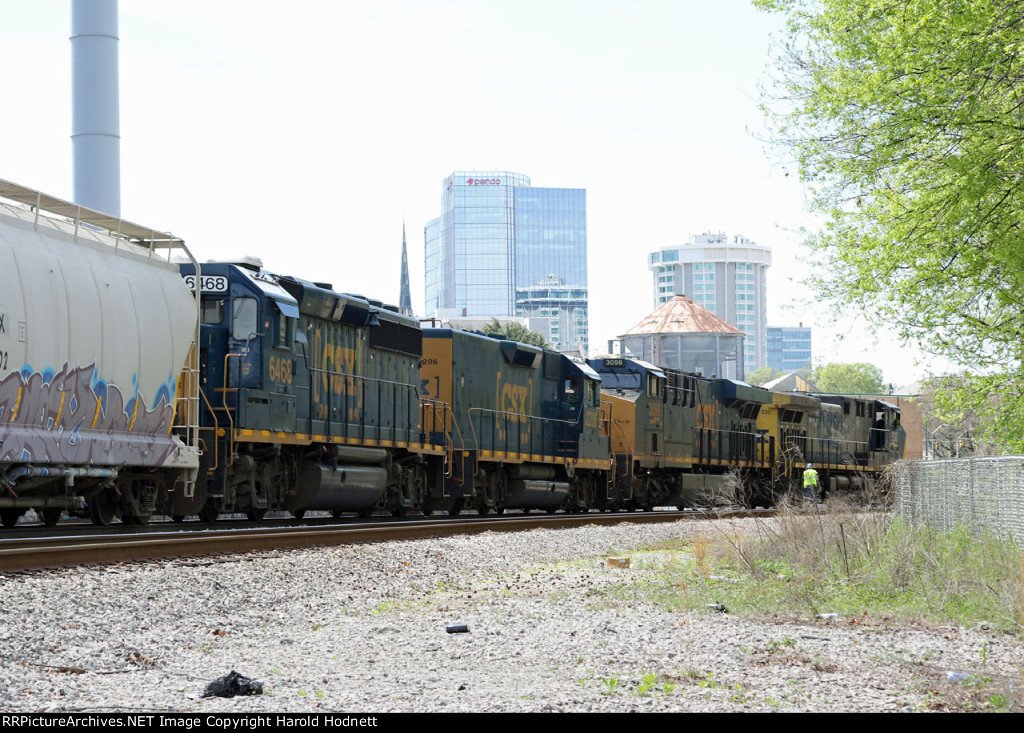 CSX 530 leads train L619-05 at CP Capital